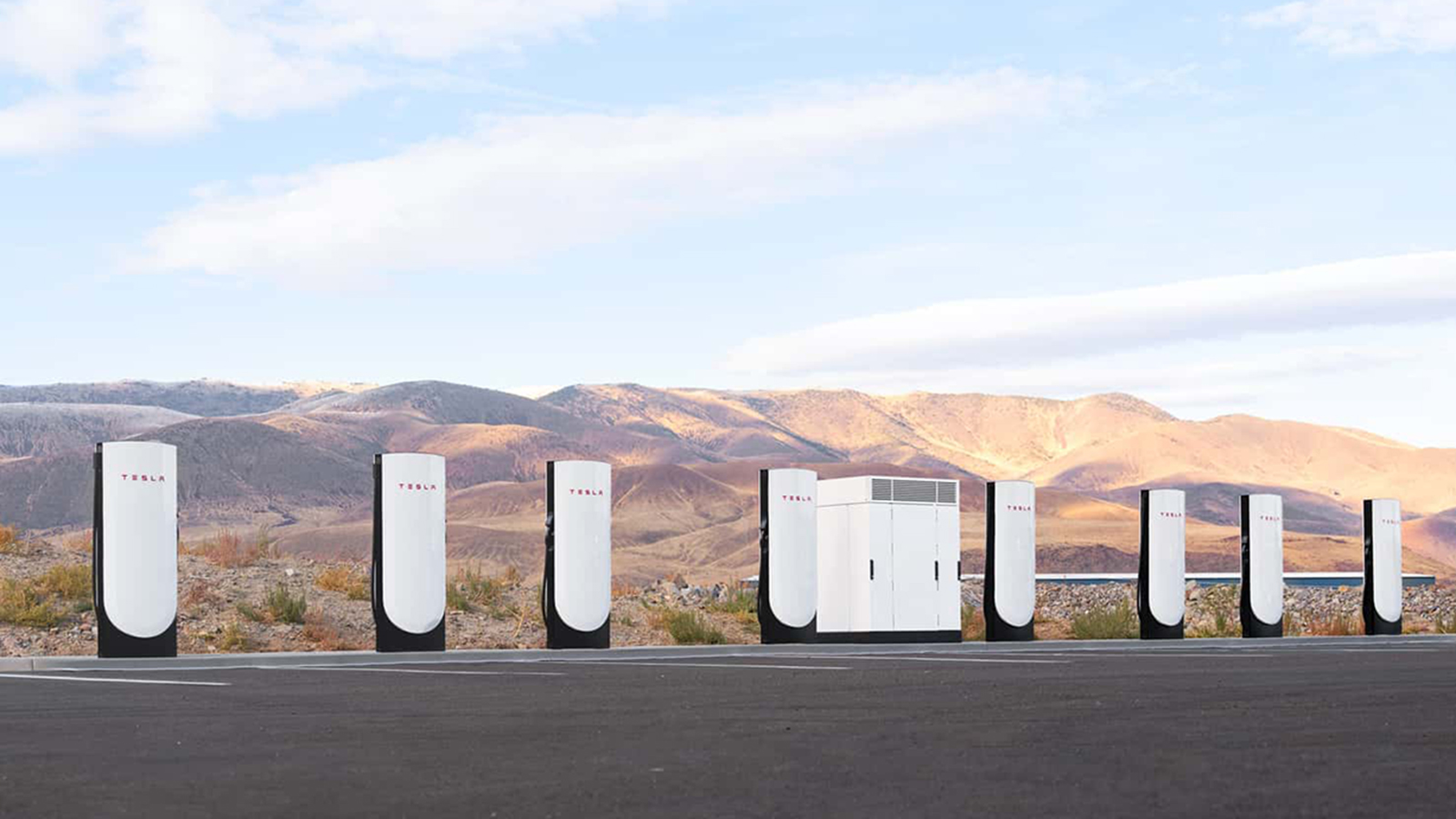 Η Tesla ενεργοποίησε τους νέους φορτιστές V4 500 kW 